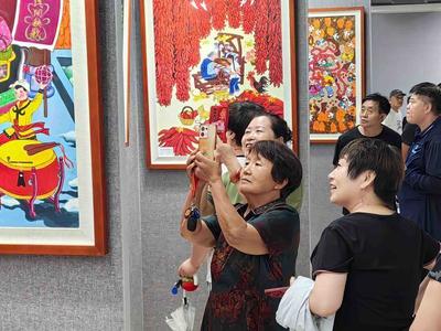 西安户县农民画河北辛集巡展 笔墨丹青绘就乡村新画卷